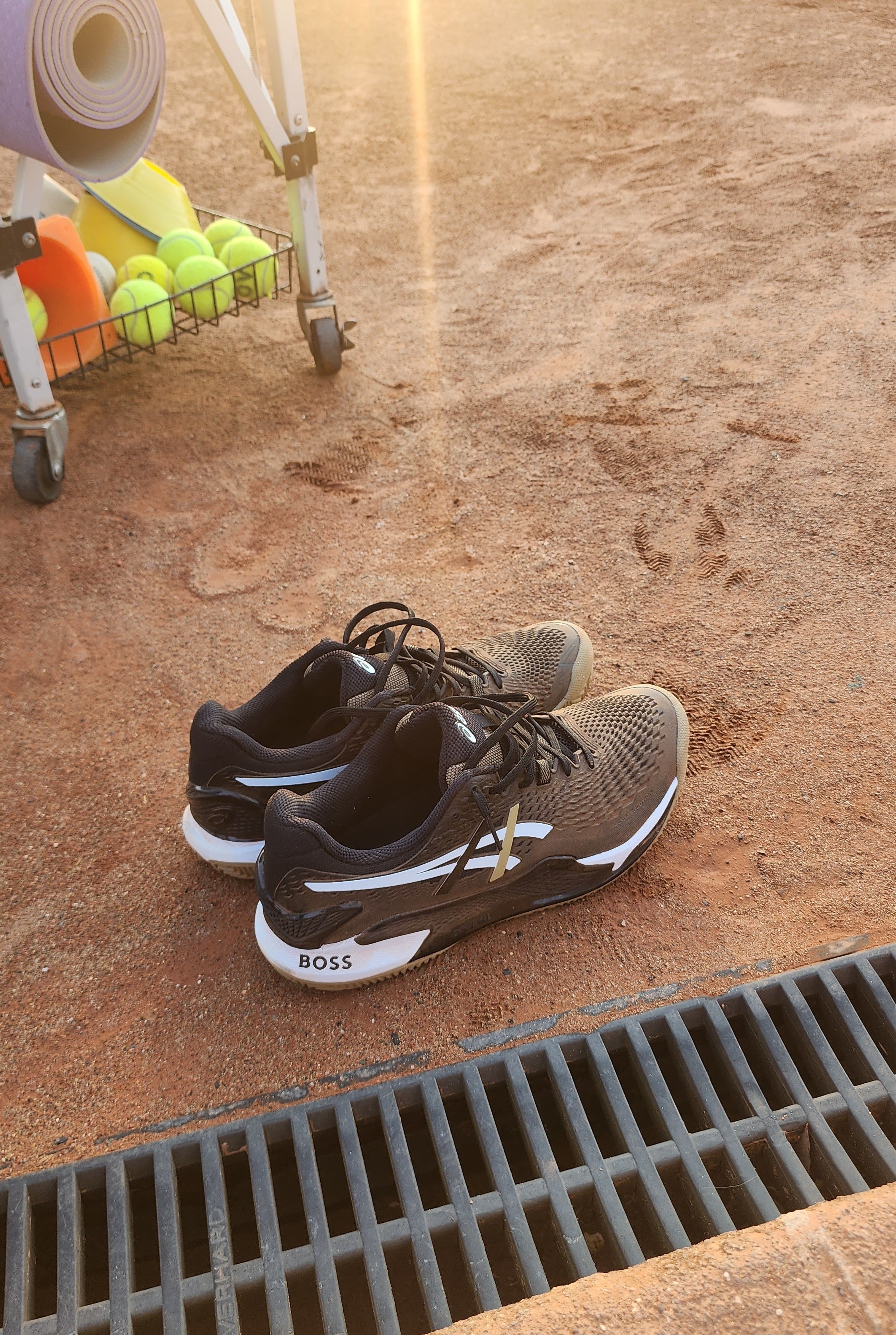 Asics – Vince Barclay Tennis Shop